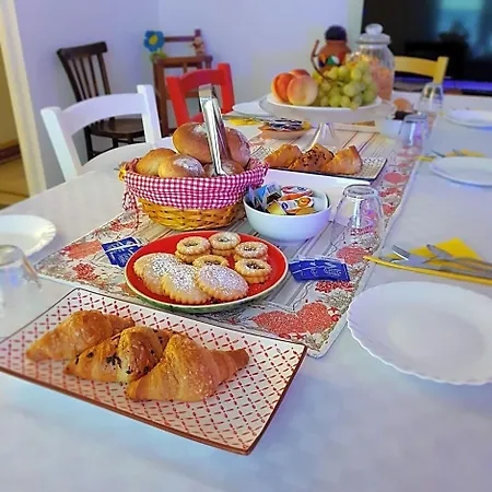 לינה וארוחת בוקר Aziz
